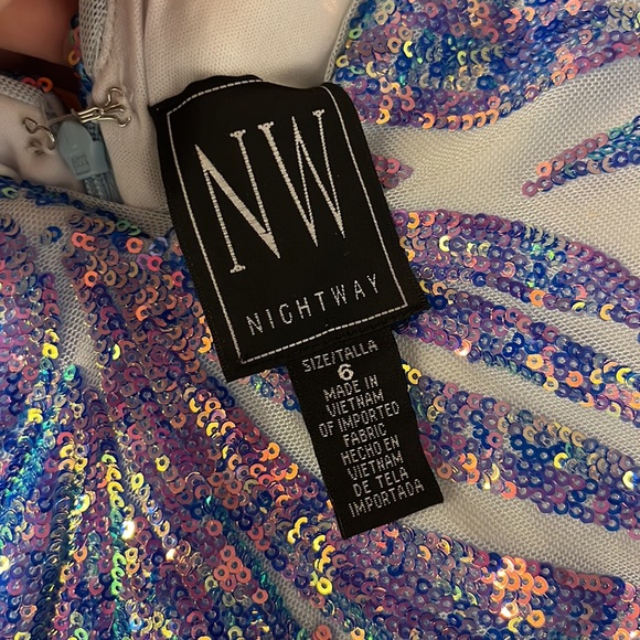 Gorgeous Sequin Gown! - Picture 6 of 6